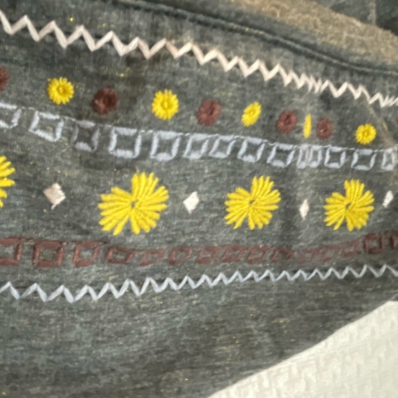 Matilda Jane - XXL- grey soft material - embroidered design around neck - Picture 10 of 10